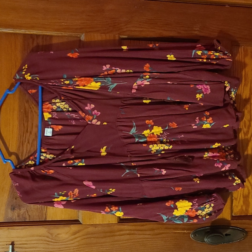 Old Navy Bergundy Floral Blouse. Size XL.